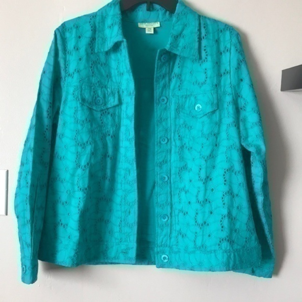 Women's Appleseeds jacket Petite Medium, color it's more of a green. 100% cotton